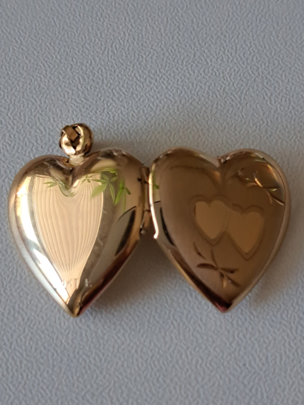 14K Yellow Gold Heart Locket Pendant - Picture 5 of 8